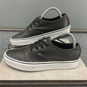 Vans Doheny Woman’s Size 8 All Black Leather Sneakers